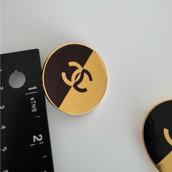 Chanel *RARE* Bi-Color Clip-On Earrings - Picture 5 of 11